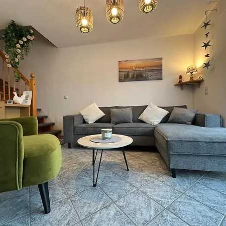 Ferienhaus Carolinensieler-koje -- Nordsee-ferienhaus Mit Charme In Altfunixsiel